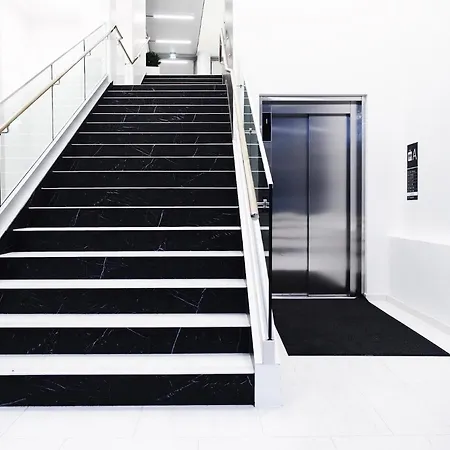 Newly Built 1br With Balcony Next To Railway Station & Downtown アパート