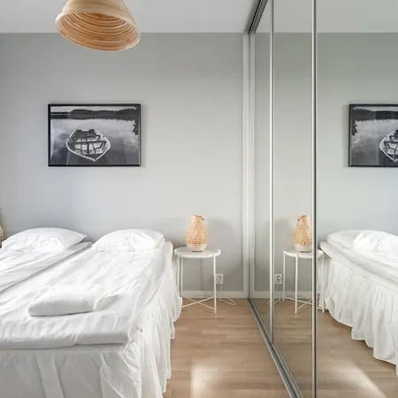 Newly Built 1br With Balcony Next To Railway Station & Downtown Apartmán *