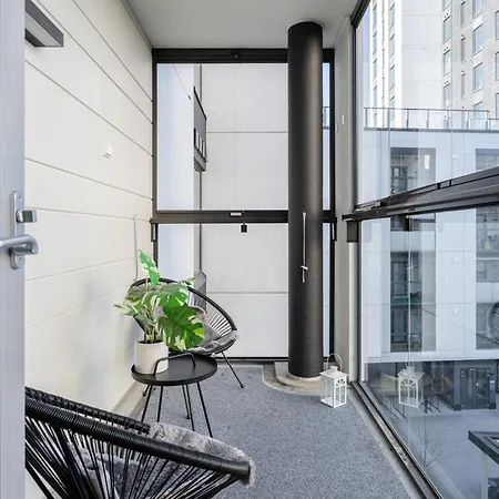 Newly Built 1br With Balcony Next To Railway Station & Downtown アパート